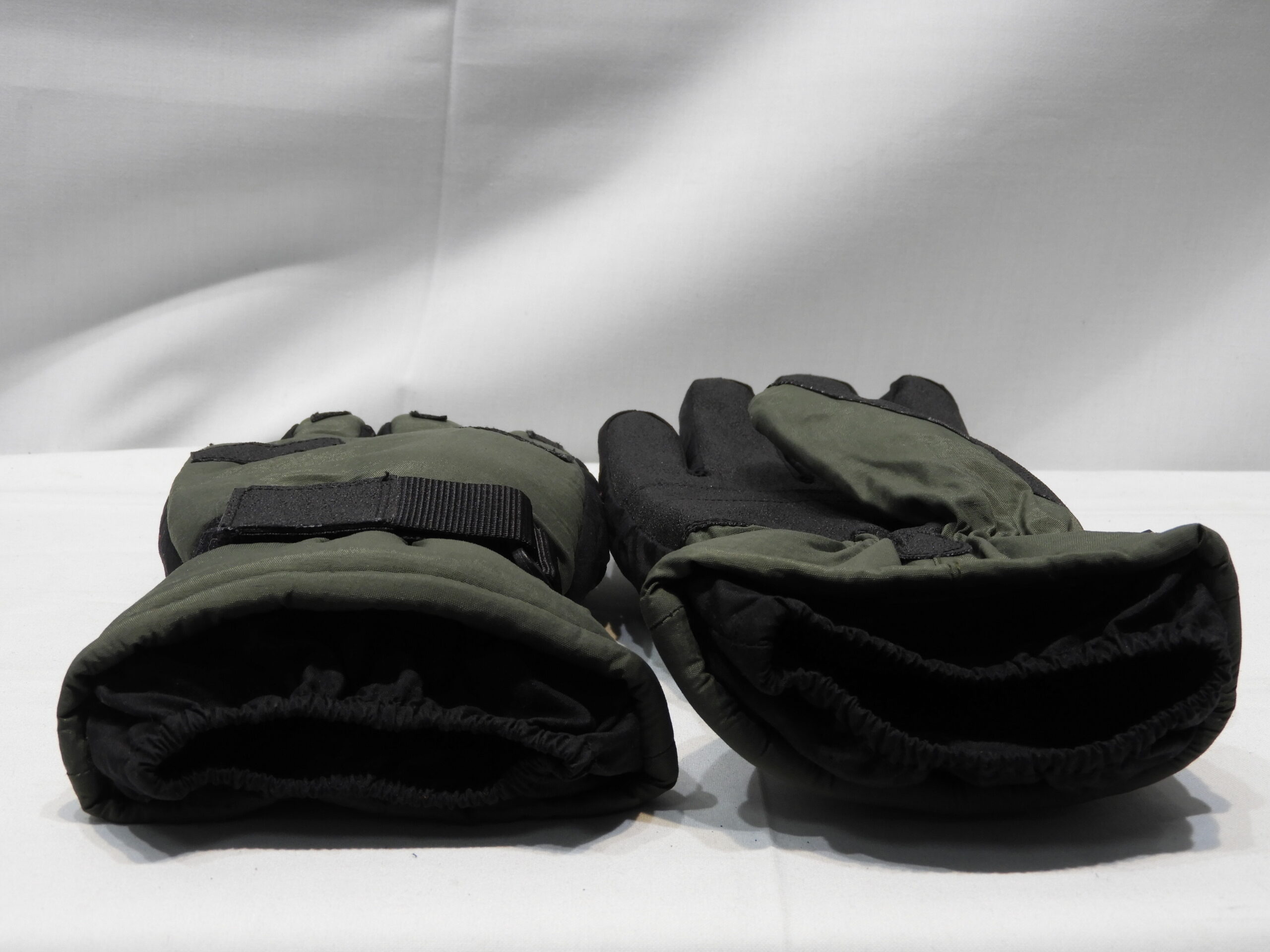 WATERPROOF GLOVE